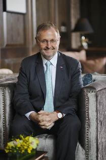 伯顿先生,跨越时代的智慧与勇气